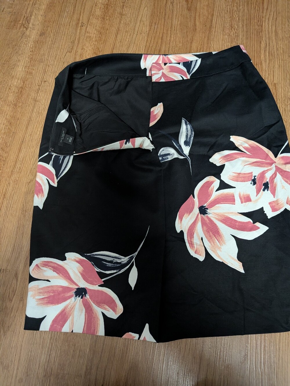 Ann Taylor Factory Black Floral Pencil Skirt Size 8 Pink White Midi Office - Picture 5 of 11
